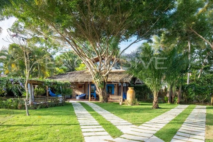 5-suite house with two jacuzzis and a large garden, Outeiro das Brisas