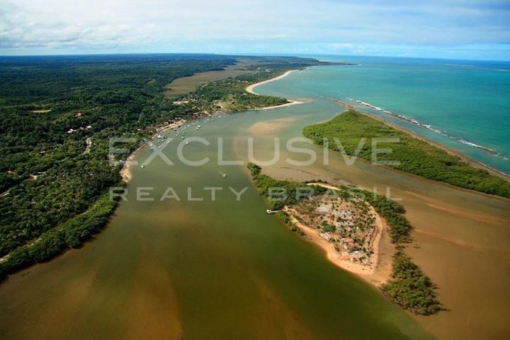Beachfront plot with 35 m of beach near Santo André
