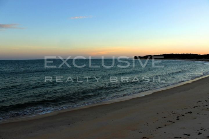 Beachfront development plot with 60 m of beach, Itaquena