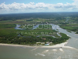 3,000 m² beachfront plot next to a boutique hotel, Santo André