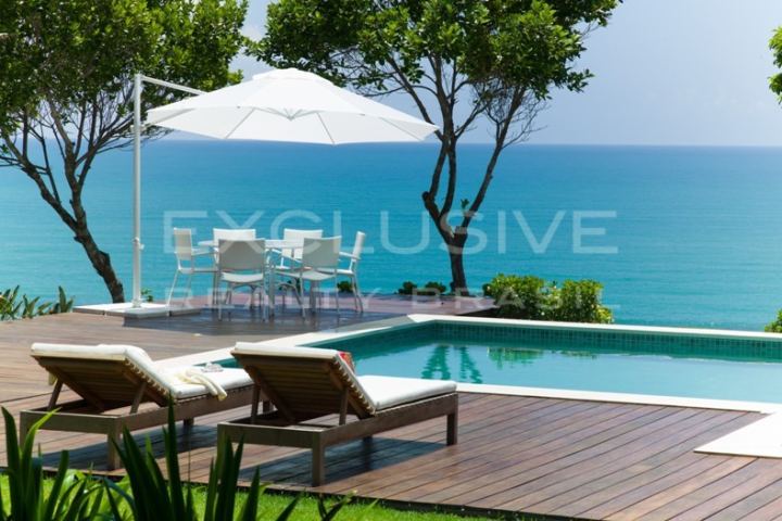 Clifftop villa above Mucugê beach, Arraial d’Ajuda