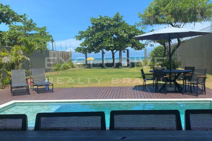 Beachfront house with 4 suites and direct beach access, Arraial d’Ajuda