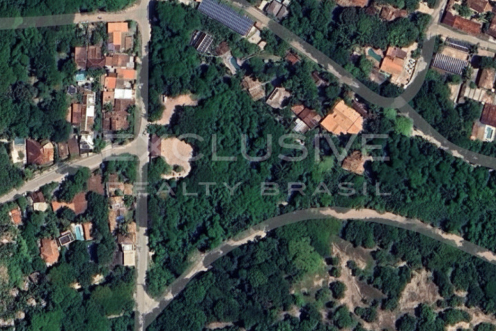 3,214 m² plot near the Quadrado