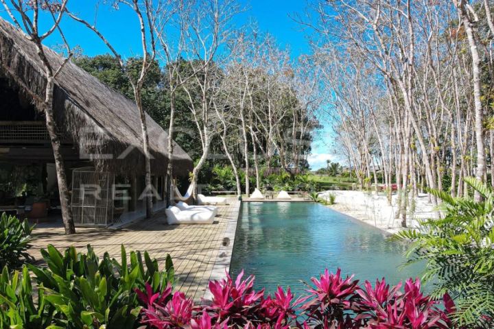 6-suite house in a large tropical setting, Rio da Barra