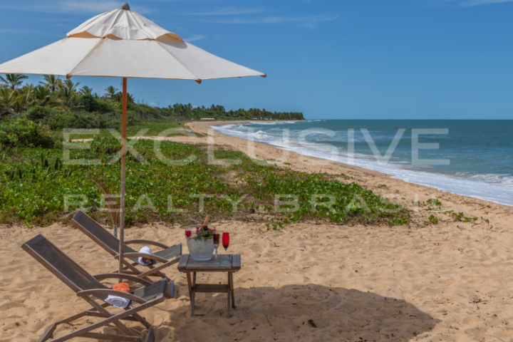 Beachfront estate with 50 m of private beach at Nativos