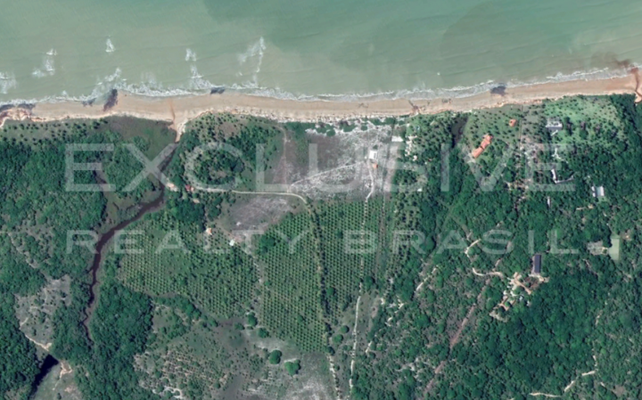 Terreno pé na areia no alto da falésia com 37,5 m de frente, Corumbau
