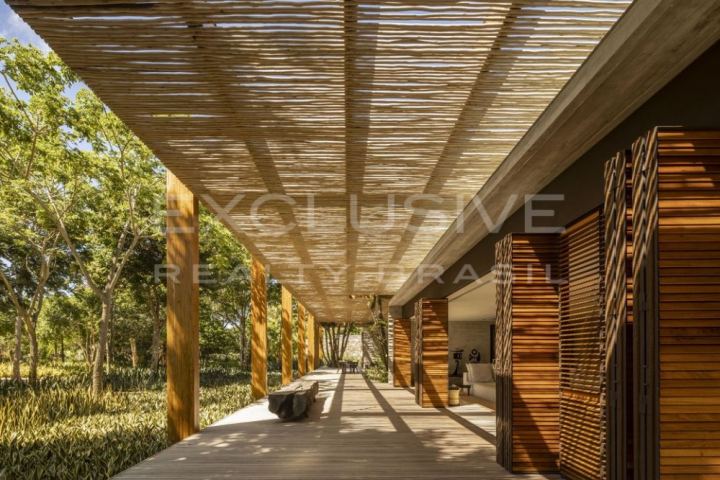 4-suite house by Marcio Kogan in the forest above Itapororoca