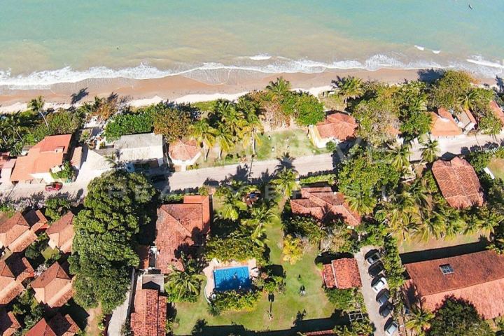 Beachfront inn with 11 units and room to double, Prado