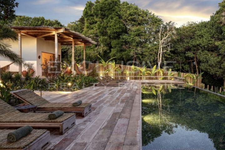 5-suite house with a black-stone infinity pool, Altos de Trancoso