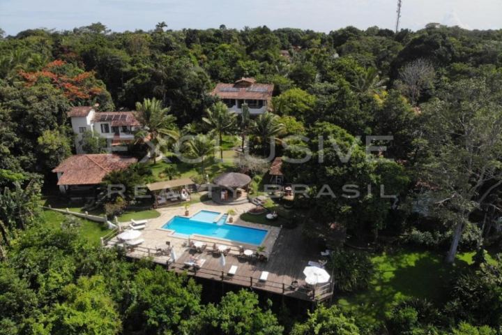 Pousada with panoramic sea views on 1.6 hectares, beside the Quadrado