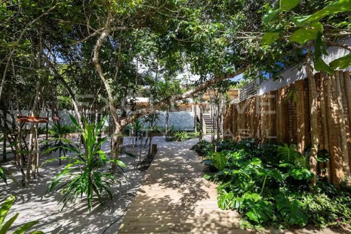 Two houses with 6 suites and pool near the Quadrado, João Vieira