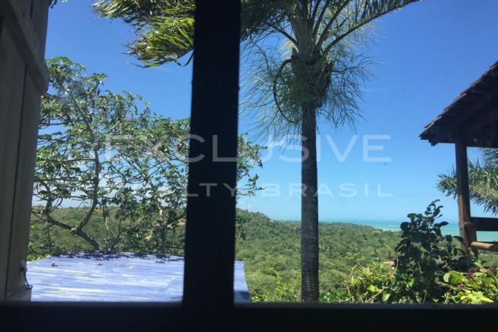 Casa tombada com vista para o mar no Quadrado