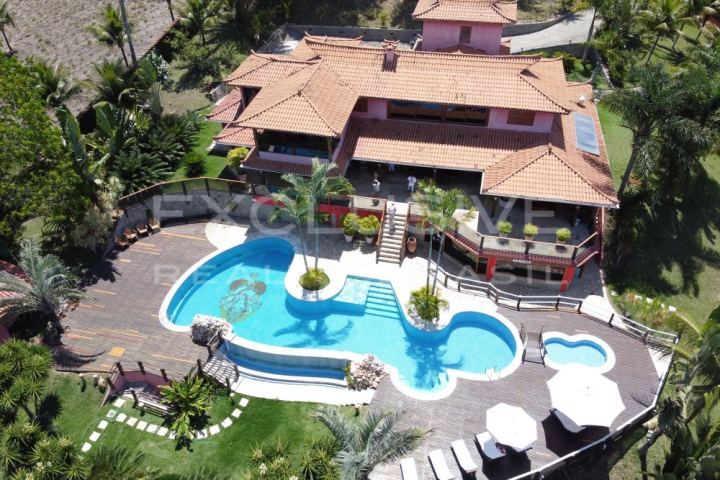 Country estate on 14 hectares with main house and bungalow, Vale Verde