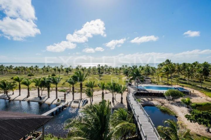 700-hectare beachfront land with 2.4 km of coast near Caravelas