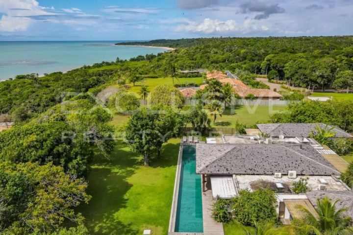 6-bedroom house with endless ocean views, Altos de Trancoso